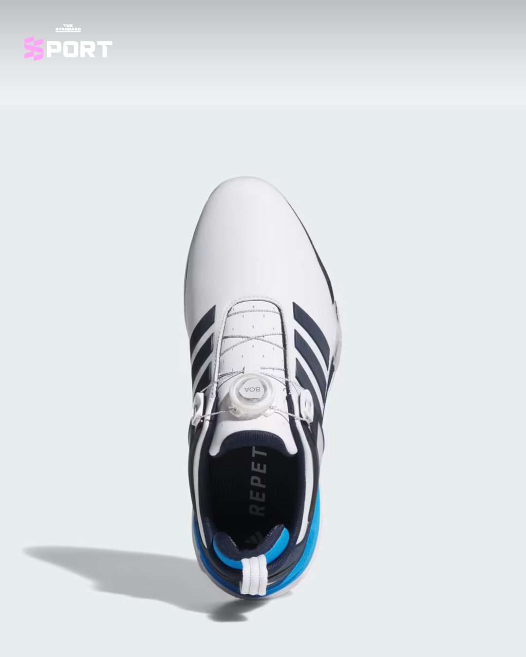 นายรังสฤษดิ์ ลักษิตานนท์ นายกสมาคมกีฬากอล์ฟแห่งประเทศไทยฯ และ คุณนิศารัตน์ ฉายมงคลชัย ผู้จัดการอาวุโสฝ่ายธุรกิจ adidas Golf ร่วมมอบรองเท้ากอล์ฟรุ่นใหม่ Adipower 26 และ TOUR360 ให้กับนักกีฬากอล์ฟทีมชาติไทย 4