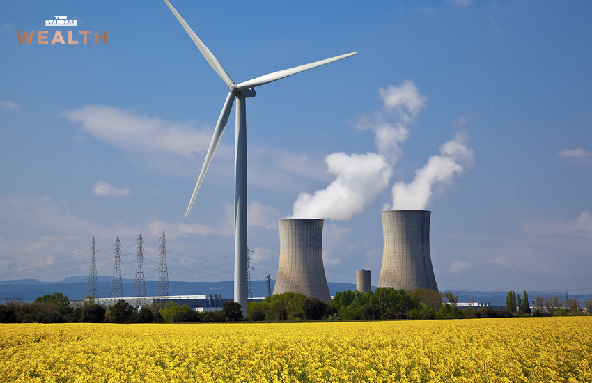 ภาพกราฟิกแสดงแนวคิดพลังงานหมุนเวียนและโรงไฟฟ้านิวเคลียร์เพื่อเป้าหมาย Net Zero 2