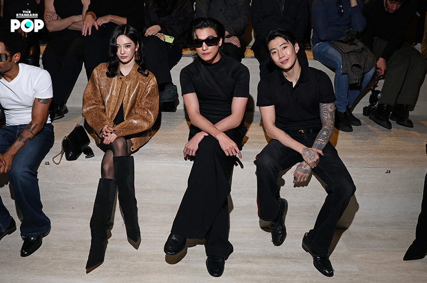 นางแบบสวมใส่คอลเล็กชัน GUCCI PRIMAVERA เดินบนรันเวย์ที่ มิลาน แฟชั่นวีค 1