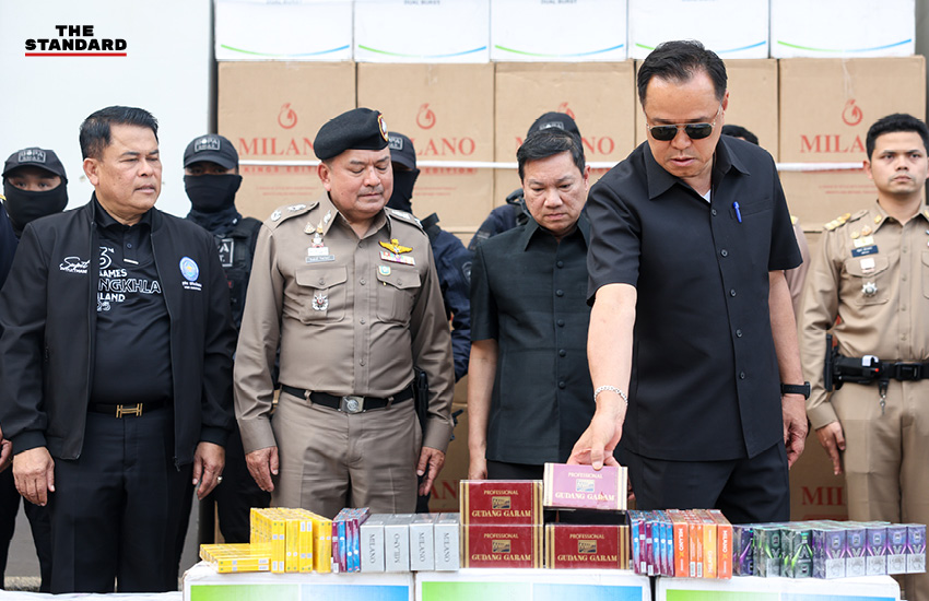 อนุทิน ชาญวีรกูล แถลงผลทลายบุหรี่เถื่อนที่ หาดใหญ่ พร้อมของกลางและเจ้าหน้าที่ฝ่ายปกครอง 1