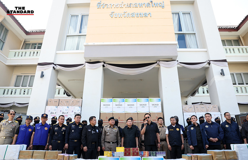 อนุทิน ชาญวีรกูล แถลงผลทลายบุหรี่เถื่อนที่ หาดใหญ่ พร้อมของกลางและเจ้าหน้าที่ฝ่ายปกครอง 5