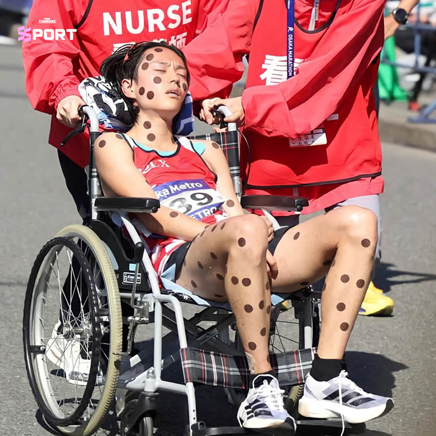 ฮิบิกิ โยชิดะ นักวิ่งมาราธอนชาวญี่ปุ่น สวมเทปพาวเวอร์เทปบนร่างกายขณะวิ่ง 4