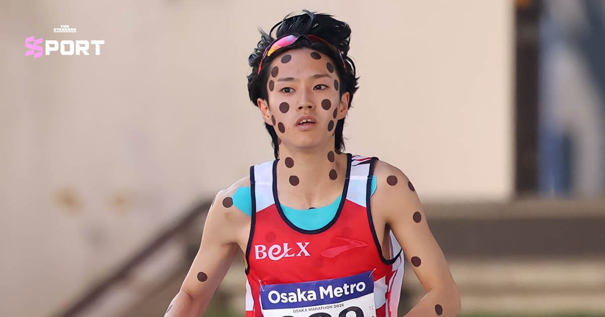 ฮิบิกิ โยชิดะ นักวิ่งมาราธอนชาวญี่ปุ่น สวมเทปพาวเวอร์เทปบนร่างกายขณะวิ่ง