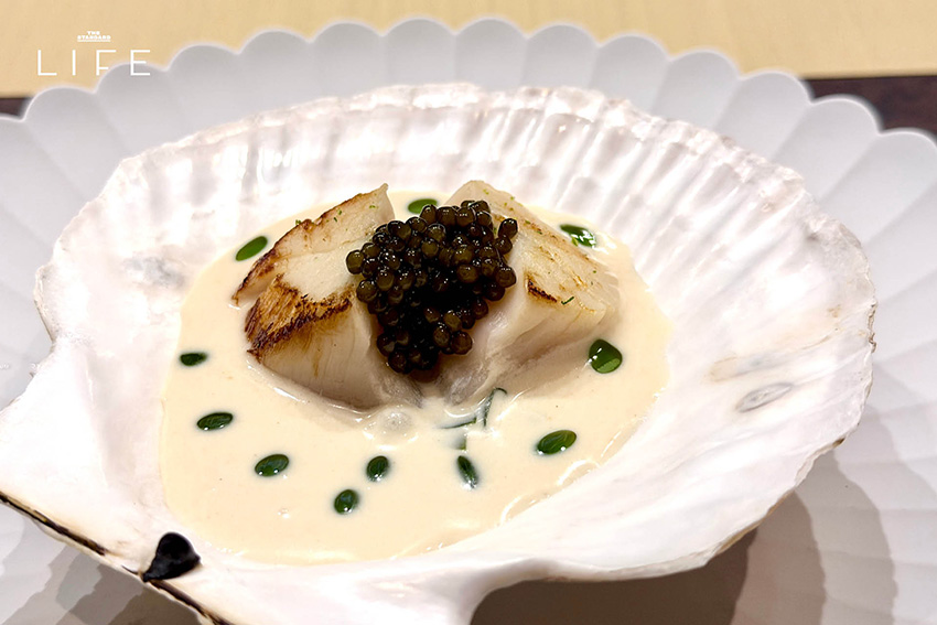 ภาพรวมบรรยากาศภายในร้าน Hiori เทปันยากิ พร้อมเชฟกำลังปรุงวากิวฮิตาชิและเมนูพิเศษ 5