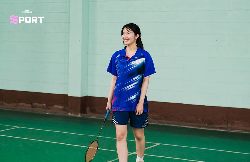 อิ๊งค์ชา BNK48 ในชุดนักแบดมินตัน พร้อมไม้แบดมินตัน เล่าประสบการณ์ดวลแชมป์เยาวชนโลก 4