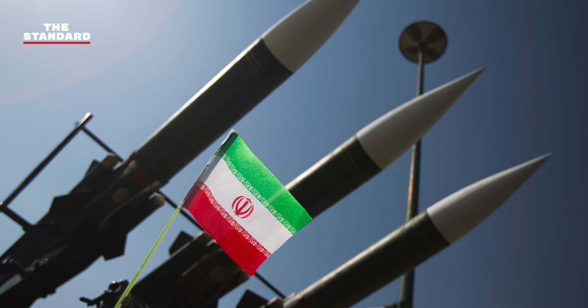 ภาพธงชาติอิหร่านและสหรัฐอเมริกา สื่อถึงการเจรจาข้อตกลงนิวเคลียร์และพลังงาน