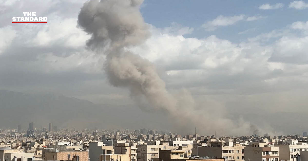 กลุ่มควันจากการระเบิดขนาดใหญ่พวยพุ่งขึ้นในกรุงเตหะราน ประเทศอิหร่าน