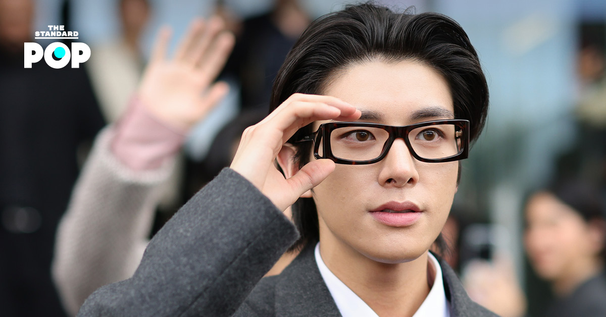 JAKE วง ENHYPEN กำลังให้สัมภาษณ์ในงานอีเวนต์