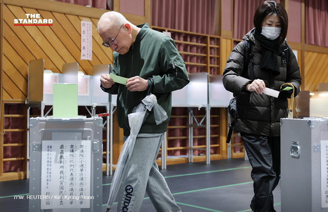 ชาวญี่ปุ่น แห่ใช้สิทธิเลือกตั้ง สส. ท่ามกลางหิมะตกหนักเป็นประวัติการณ์ 6