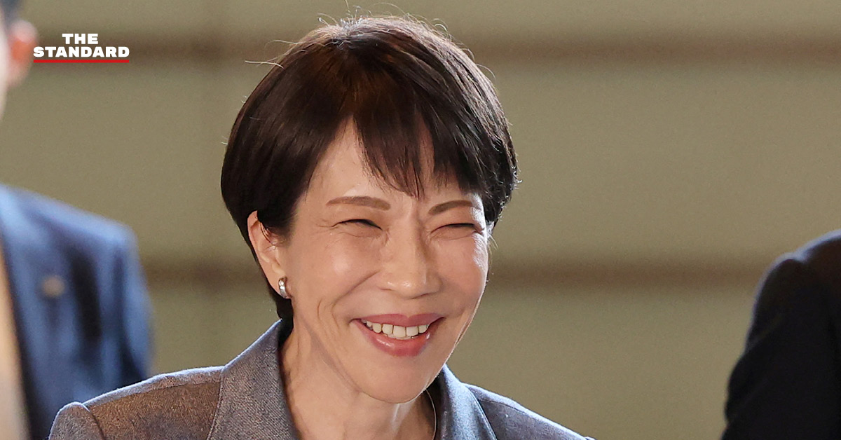 ภาพ ซานาเอะ ทาคาอิจิ หัวหน้าพรรค LDP ของญี่ปุ่น แสดงความยินดีกับผลเอ็กซิตโพลที่คาดว่าพรรคจะครองเสียงข้างมากในสภา