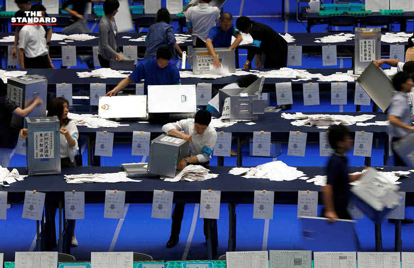 ภาพการลงคะแนนเสียง เลือกตั้ง ญี่ปุ่น ที่เน้นความโปร่งใสและพิถีพิถัน 1