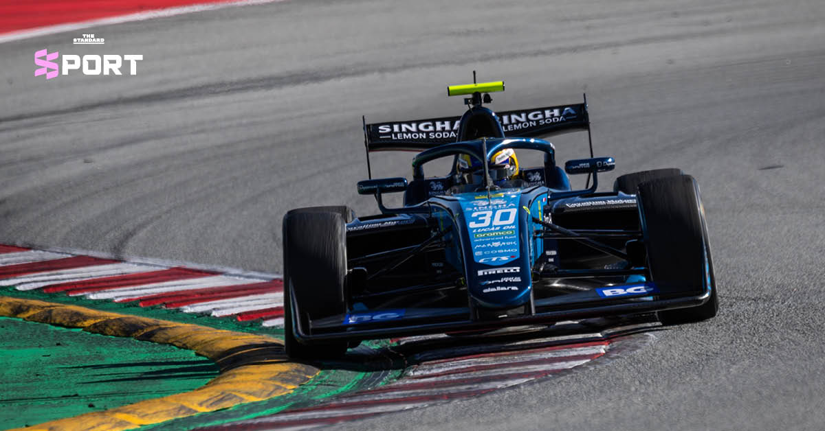 เจม นันทวุฒิ นักขับชาวไทยกับรถแข่ง F3 ระหว่างการทดสอบก่อนเปิดฤดูกาลที่สนามคาตาลุนญา เซอร์กิต ประเทศสเปน