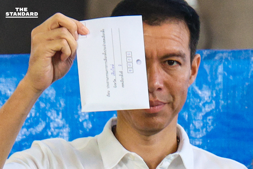 ภาพ เจษฎ์ โทณะวณิก แคนดิเดตนายกรัฐมนตรี พรรครักชาติ ขณะใช้สิทธิเลือกตั้งล่วงหน้า ณ สำนักงานเขตราชเทวี 3