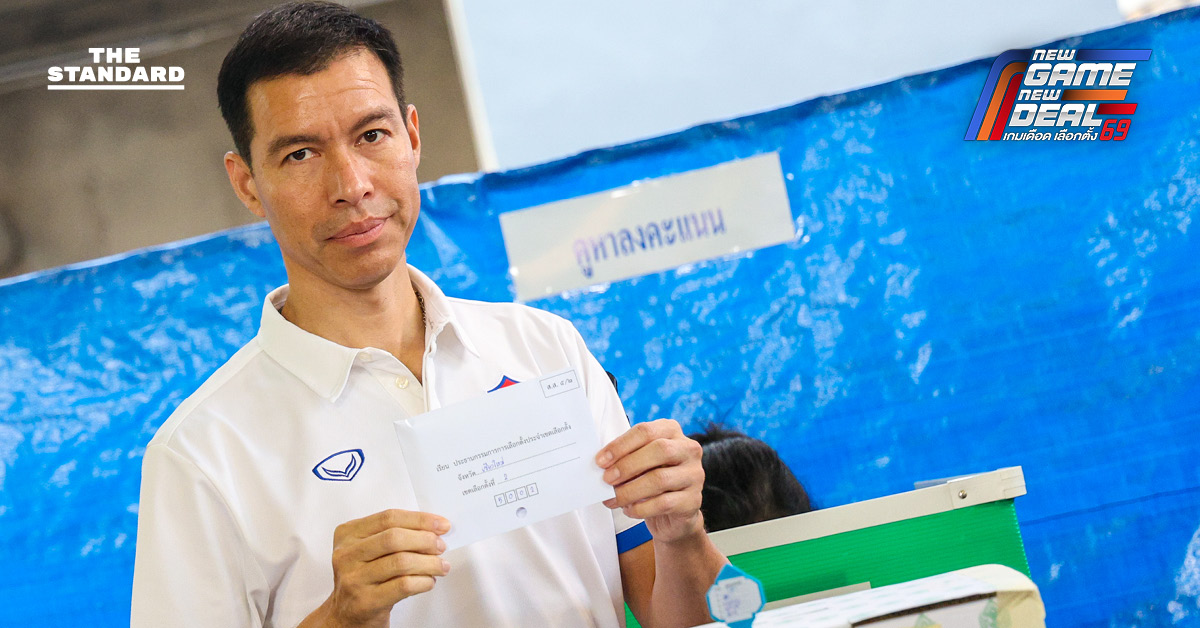 ภาพ เจษฎ์ โทณะวณิก แคนดิเดตนายกรัฐมนตรี พรรครักชาติ ขณะใช้สิทธิเลือกตั้งล่วงหน้า ณ สำนักงานเขตราชเทวี