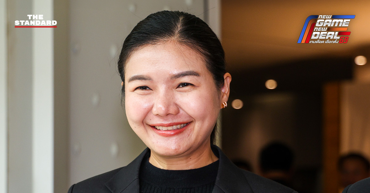 จิราพร สินธุไพร สส. ร้อยเอ็ด พรรคเพื่อไทย ให้สัมภาษณ์ที่รัฐสภา