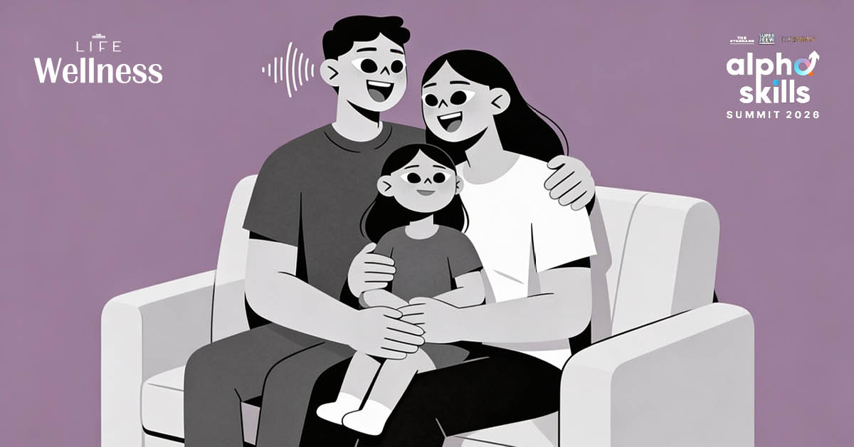 ภาพครอบครัวสื่อสารกัน แสดงถึงการฟังเพื่อสร้างความอบอุ่นและความเข้าใจ