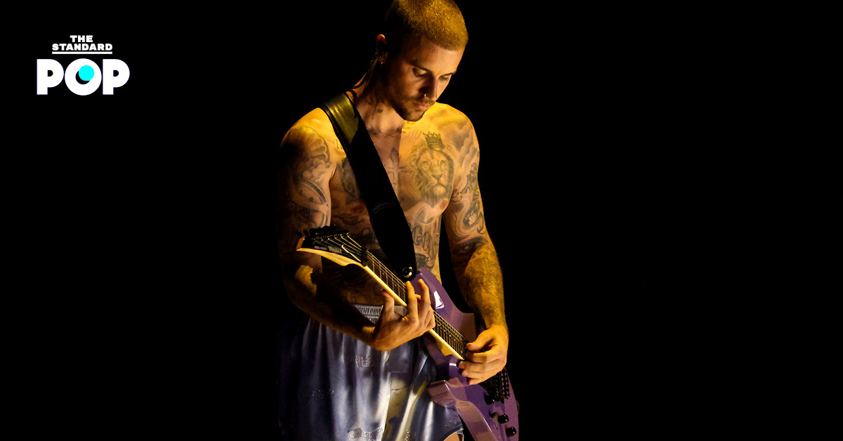 ภาพ Justin Bieber กำลังแสดงเพลง YUKON บนเวที Grammy Awards 2026 พร้อมกีต้าร์ไฟฟ้า