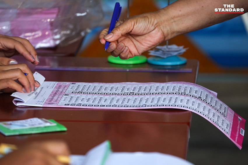 ภาพบัตรเลือกตั้ง สส. แบบบัญชีรายชื่อใหม่ ที่เขตคันนายาว ซึ่งไม่มีเลขบัตรที่ต้นขั้ว 3