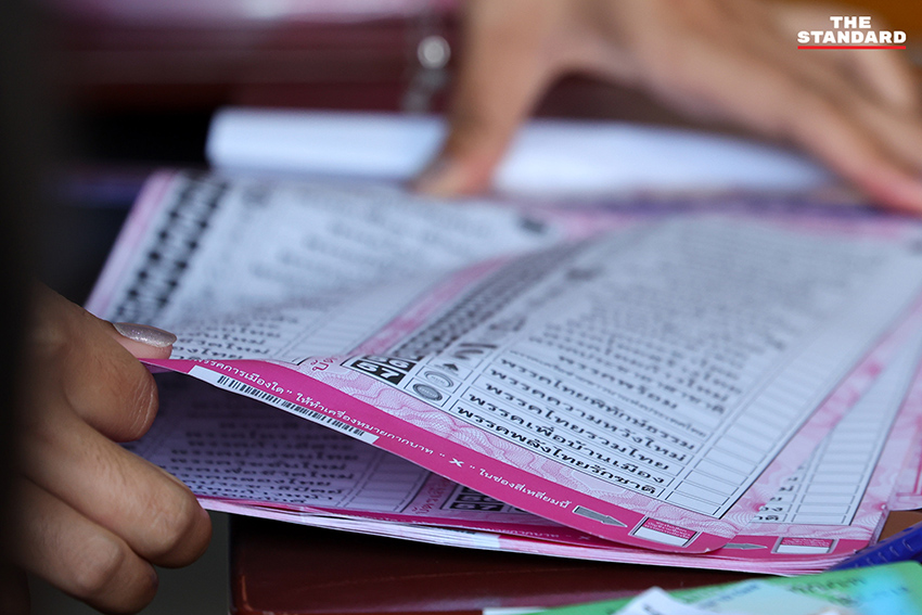 ภาพบัตรเลือกตั้ง สส. แบบบัญชีรายชื่อใหม่ ที่เขตคันนายาว ซึ่งไม่มีเลขบัตรที่ต้นขั้ว 5