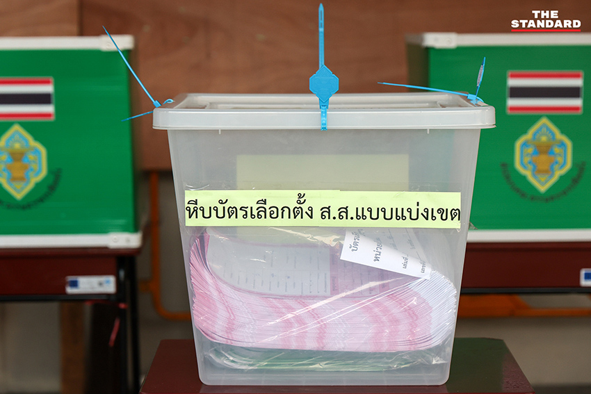 ภาพบัตรเลือกตั้ง สส. แบบบัญชีรายชื่อใหม่ ที่เขตคันนายาว ซึ่งไม่มีเลขบัตรที่ต้นขั้ว 7