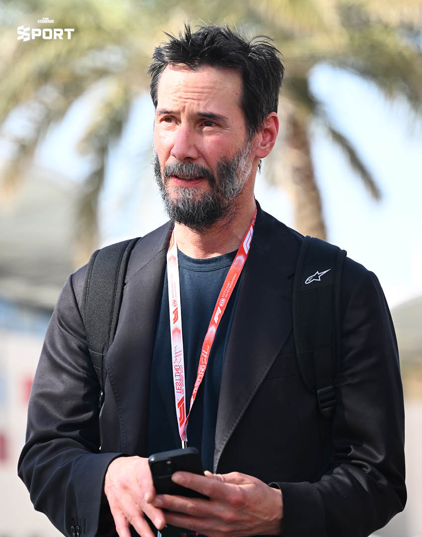 คีอานู รีฟส์ นักแสดงฮอลลีวูด ชมการทดสอบพรีซีซั่น F1 ที่สนามบาห์เรน อินเตอร์เนชันแนล เซอร์กิต 2