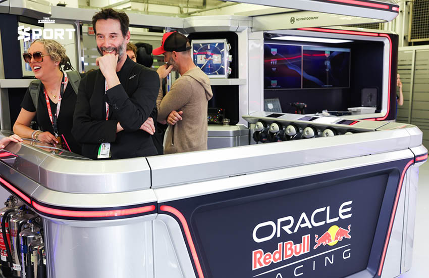 คีอานู รีฟส์ นักแสดงฮอลลีวูด ชมการทดสอบพรีซีซั่น F1 ที่สนามบาห์เรน อินเตอร์เนชันแนล เซอร์กิต 3