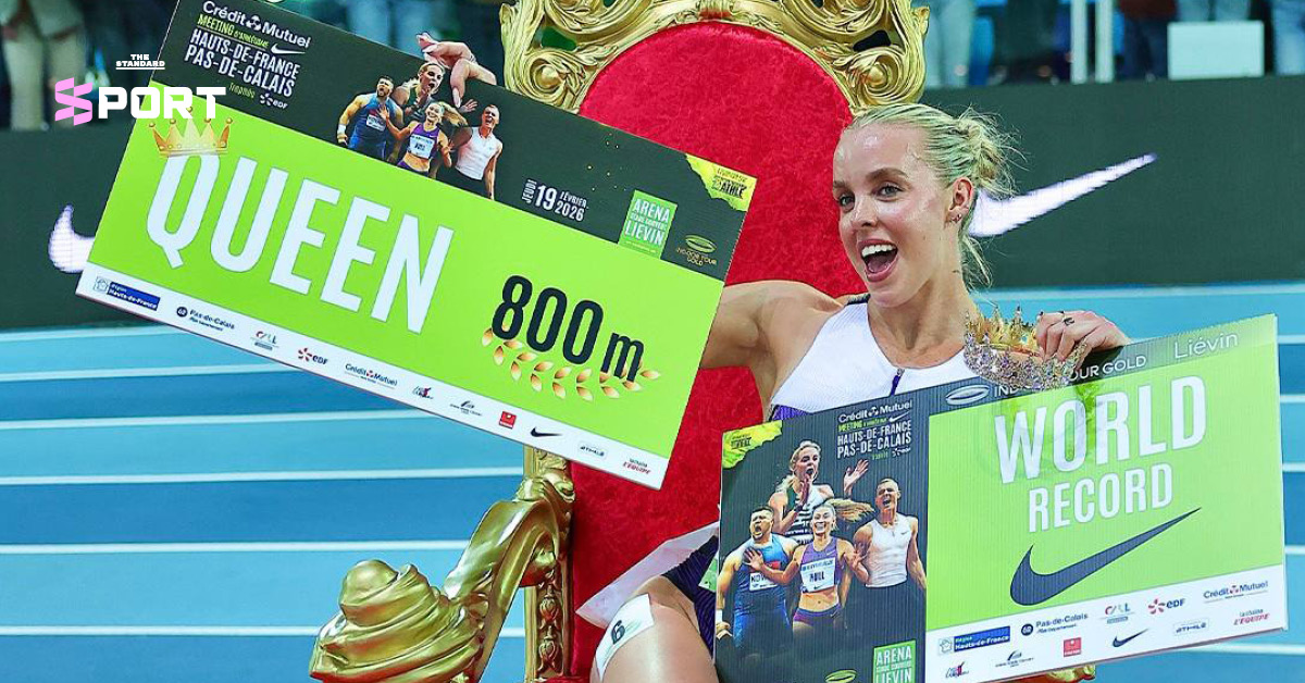 คีลีย์ ฮอดจ์กินสัน กำลังวิ่งและมองไปข้างหน้าด้วยความมุ่งมั่นในการแข่งขันวิ่ง 800 เมตรในร่ม