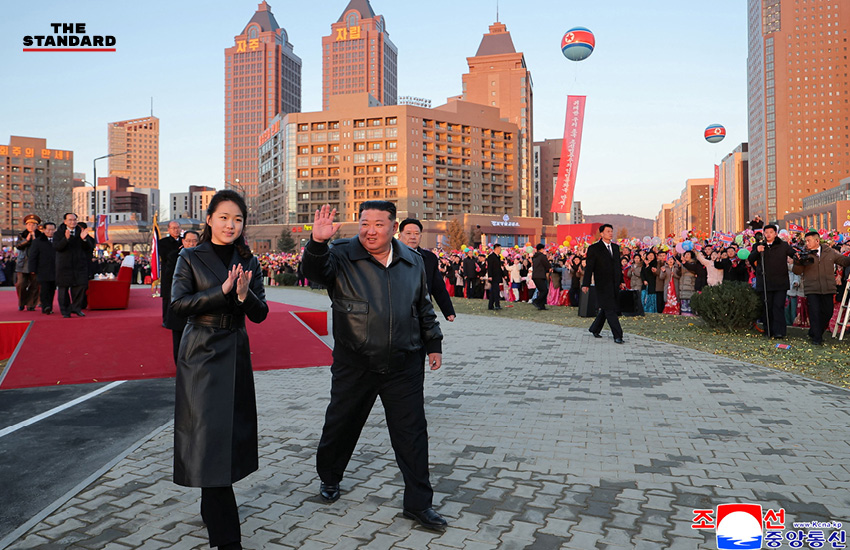คิมจองอึน ผู้นำเกาหลีเหนือ เปิดย่านที่พักอาศัยแห่งใหม่ในกรุงเปียงยางสำหรับครอบครัวทหารที่เสียชีวิต 1