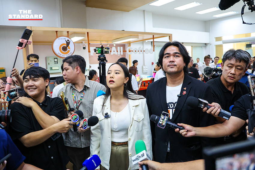 รักชนก ศรีนอก ส.ส. พรรคประชาชน และคณะ ยื่นหนังสือ กระทรวงแรงงาน ทวงถามความคืบหน้าเลือกบอร์ดประกันสังคม 6