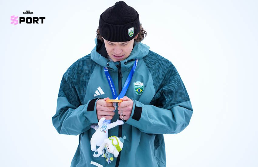 ลูคัส ปินเฮโร บราเธน นักสกีทีมชาติบราซิล แสดงความดีใจหลังคว้าเหรียญทองโอลิมปิกฤดูหนาว 3