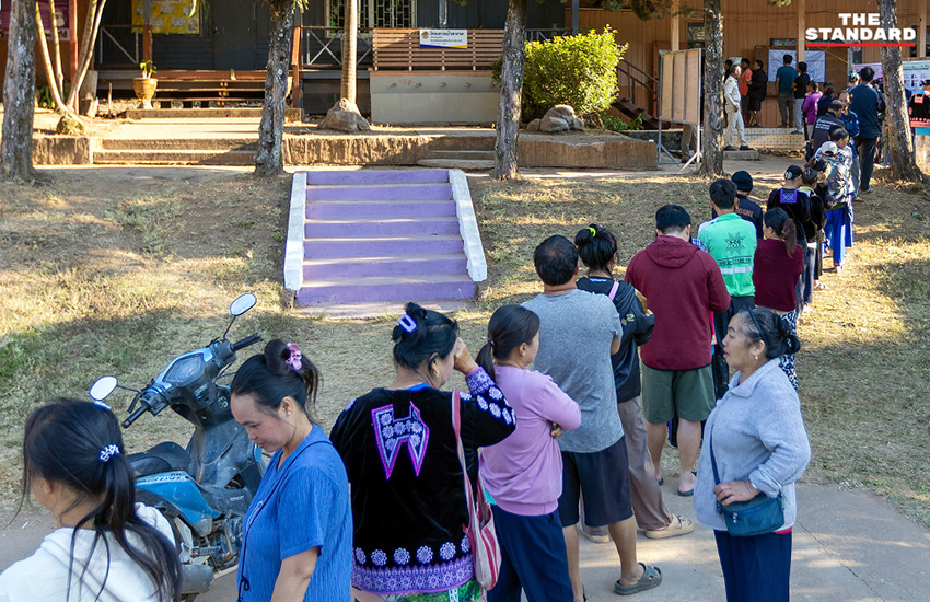 ชาวม้ง บ้านขุนช่างเคี่ยน เชียงใหม่ แต่งกายชุดชนเผ่าร่วมใช้สิทธิ์เลือกตั้งและประชามติ 1