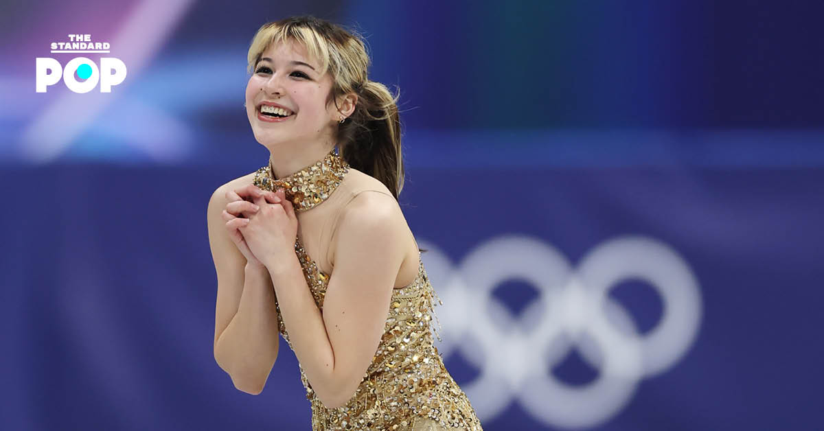 นักกีฬาไอซ์สเกตกำลังแสดงท่าทางบนลานน้ำแข็ง โดยมีสัญลักษณ์โน้ตดนตรีล้อมรอบ สื่อถึงปัญหาลิขสิทธิ์เพลง