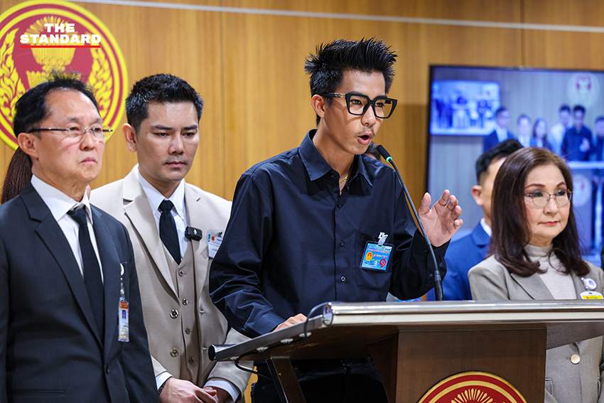 สว. นันทนา และ ทนายอั๋น พร้อมตัวแทนภาคประชาชน ยื่นหนังสือต่อศาลรัฐธรรมนูญ 2