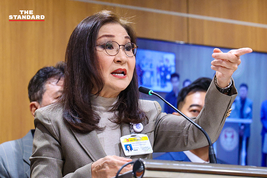 สว. นันทนา และ ทนายอั๋น พร้อมตัวแทนภาคประชาชน ยื่นหนังสือต่อศาลรัฐธรรมนูญ 3