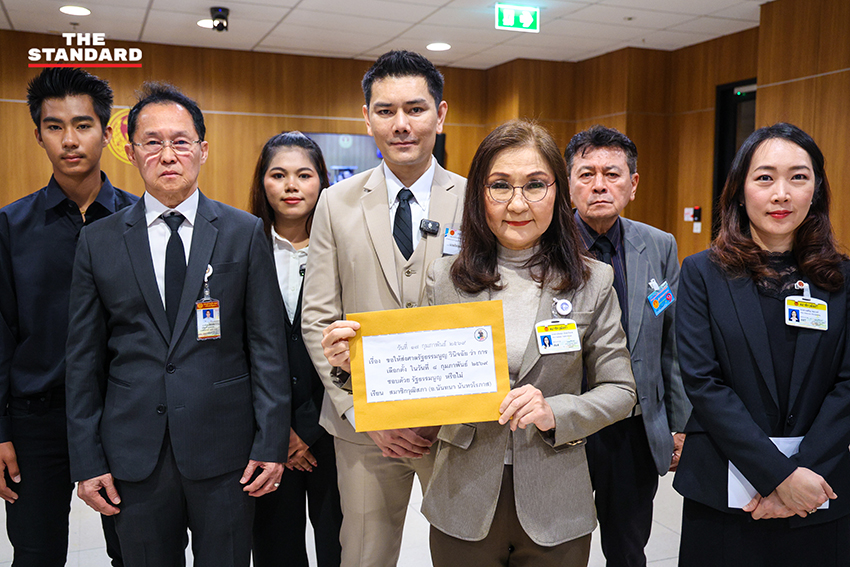 สว. นันทนา และ ทนายอั๋น พร้อมตัวแทนภาคประชาชน ยื่นหนังสือต่อศาลรัฐธรรมนูญ 6