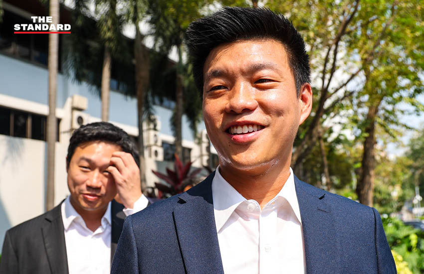 ณัฐพงษ์ เรืองปัญญาวุฒิ หัวหน้าพรรคประชาชน ที่ศาลอาญา กรณีคดีหมิ่นประมาท กัลฟ์ 2