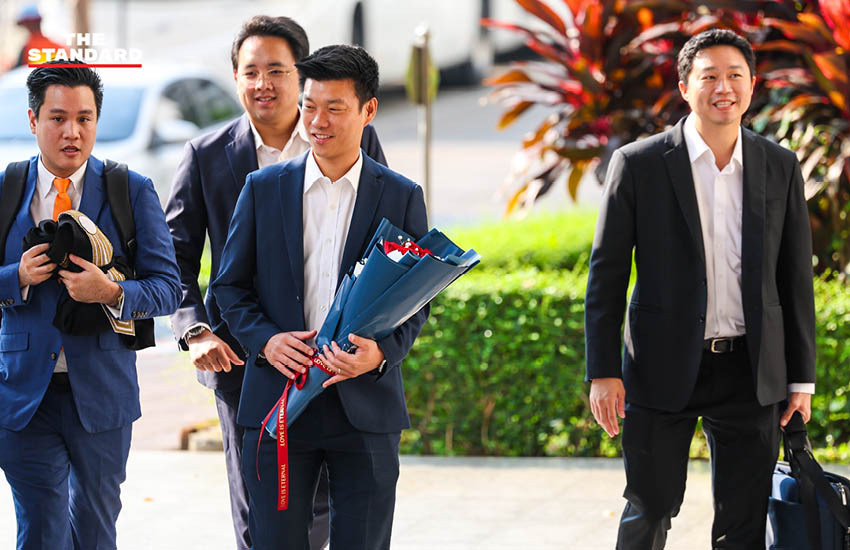 ณัฐพงษ์ เรืองปัญญาวุฒิ หัวหน้าพรรคประชาชน ที่ศาลอาญา กรณีคดีหมิ่นประมาท กัลฟ์ 5