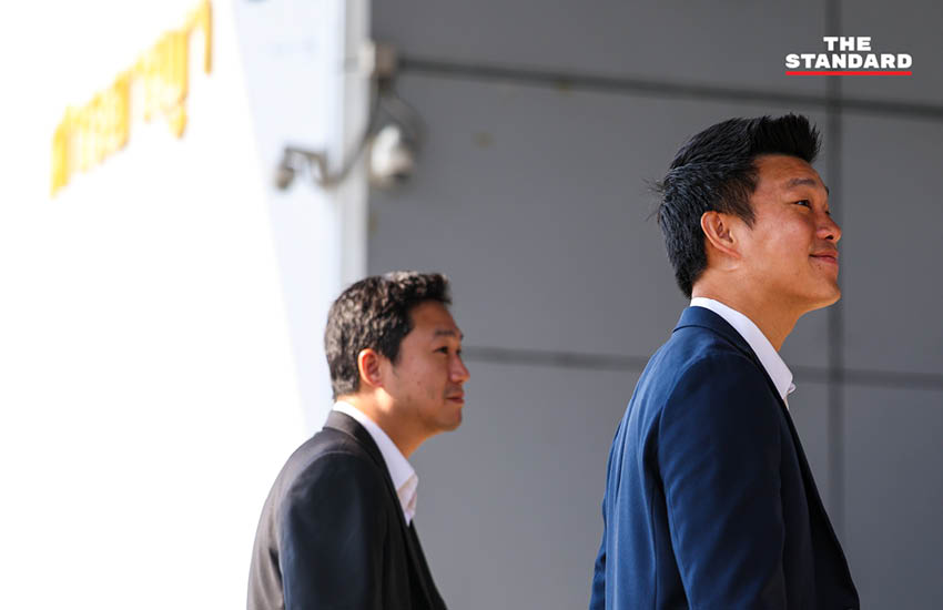 ณัฐพงษ์ เรืองปัญญาวุฒิ หัวหน้าพรรคประชาชน ที่ศาลอาญา กรณีคดีหมิ่นประมาท กัลฟ์ 6