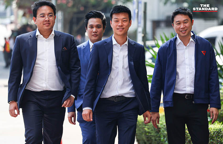 ณัฐพงษ์ เรืองปัญญาวุฒิ, วรภพ วิริยะโรจน์ และ ศุภโชติ ไชยสัจ อดีต สส.พรรคประชาชน ยื่นประกันตัวที่ศาลอาญา หลังถูกกลุ่มบริษัทกัลฟ์ฟ้องคดีหมิ่นประมาทปมค่าไฟ 2