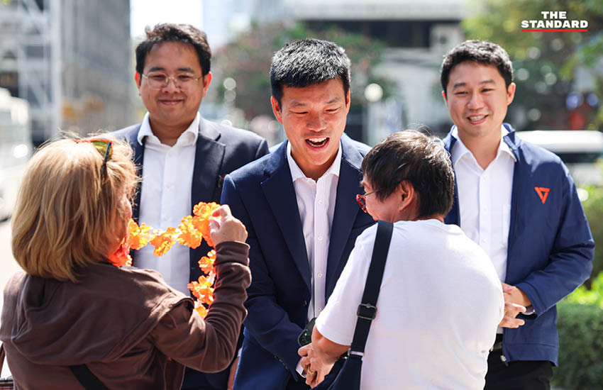ณัฐพงษ์ เรืองปัญญาวุฒิ, วรภพ วิริยะโรจน์ และ ศุภโชติ ไชยสัจ อดีต สส.พรรคประชาชน ยื่นประกันตัวที่ศาลอาญา หลังถูกกลุ่มบริษัทกัลฟ์ฟ้องคดีหมิ่นประมาทปมค่าไฟ 5