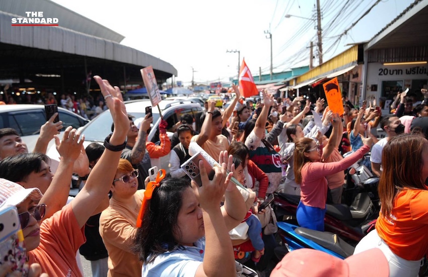 ณัฐพงษ์ เรืองปัญญาวุฒิ แคนดิเดตนายกรัฐมนตรีพรรคประชาชน หาเสียงในจังหวัดนนทบุรีและกรุงเทพฯ ในช่วงโค้งสุดท้ายของการเลือกตั้ง 3