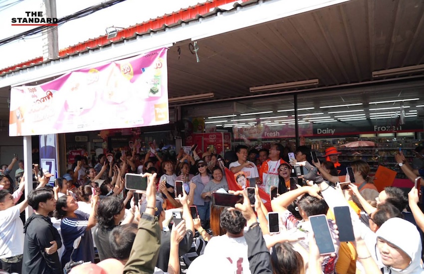 ณัฐพงษ์ เรืองปัญญาวุฒิ แคนดิเดตนายกรัฐมนตรีพรรคประชาชน หาเสียงในจังหวัดนนทบุรีและกรุงเทพฯ ในช่วงโค้งสุดท้ายของการเลือกตั้ง 4