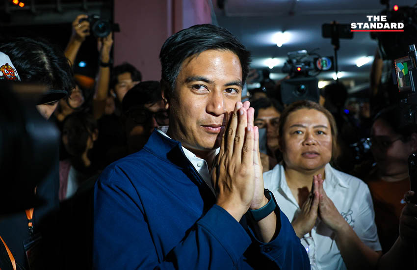 ณัฐพงษ์ เรืองปัญญาวุฒิ กำลังปราศรัยปลุกใจมวลชนผู้สนับสนุนพรรคประชาชน 6