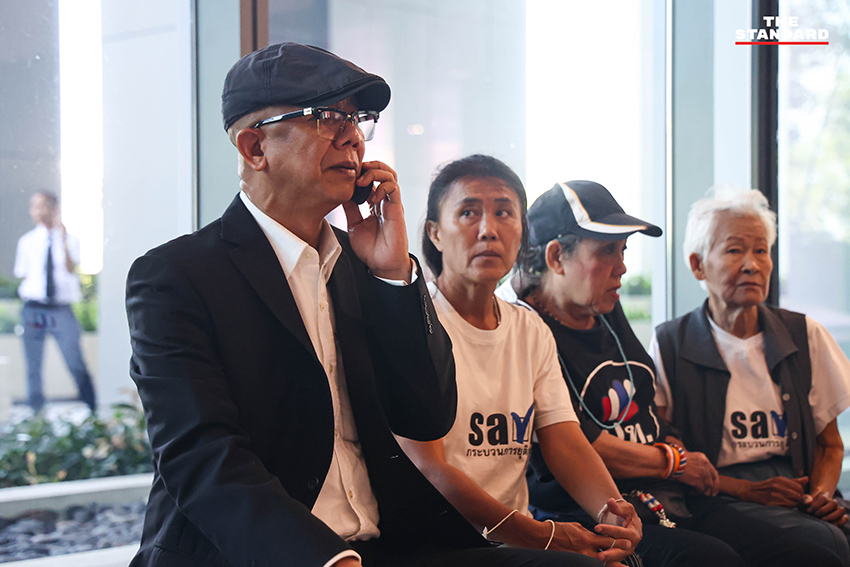 นิติธร ล้ำเหลือ (ทนายนกเขา) นำเครือข่ายนักศึกษาประชาชนปฏิรูปประเทศไทย (คปท.) ยื่นหนังสือต่อผู้ตรวจการแผ่นดิน เพื่อให้ส่งศาลรัฐธรรมนูญวินิจฉัยการเลือกตั้ง 69 5