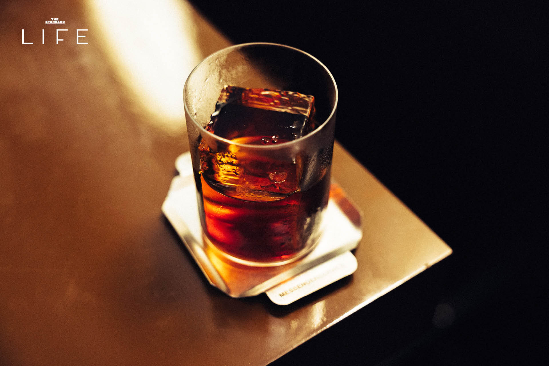 บรรยากาศภายใน Noé Bar แชมเปญบาร์ในตึกเก่าแก่ 100 ปี ตกแต่งด้วยกระเป๋า Louis Vuitton 5