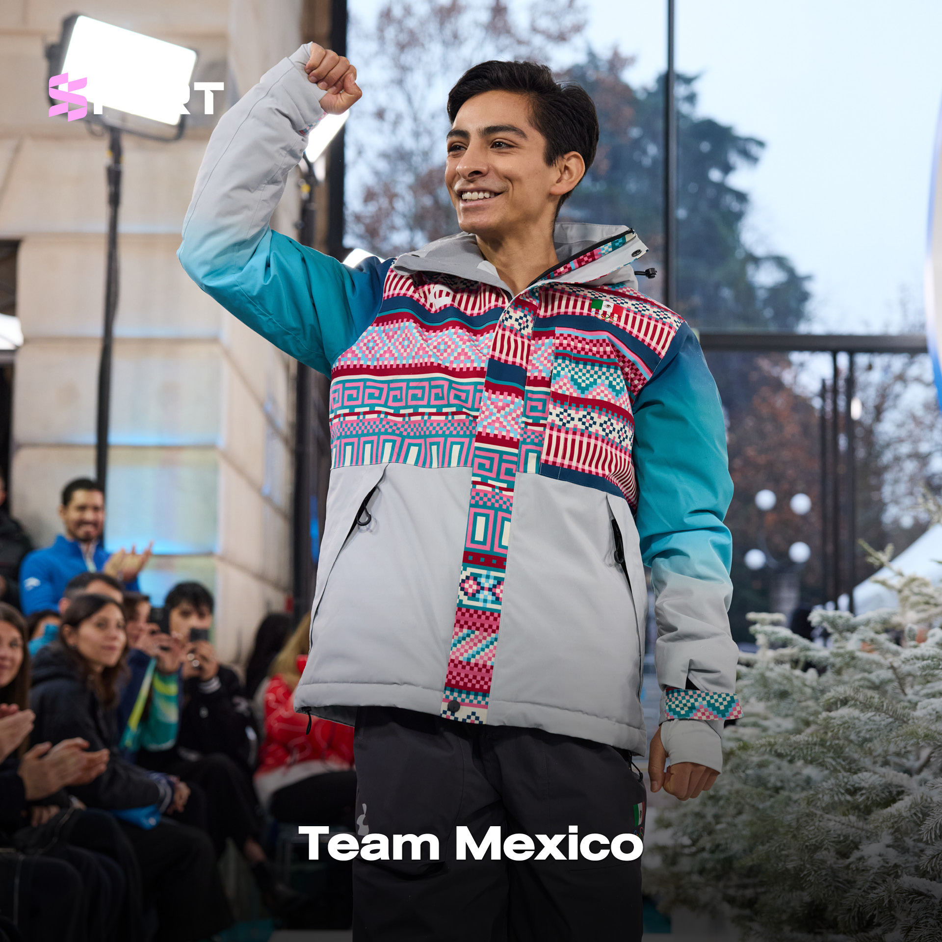 นางแบบและนายแบบสวมชุดกีฬาโอลิมปิกฤดูหนาวเดินแฟชั่นโชว์บนรันเวย์ 10