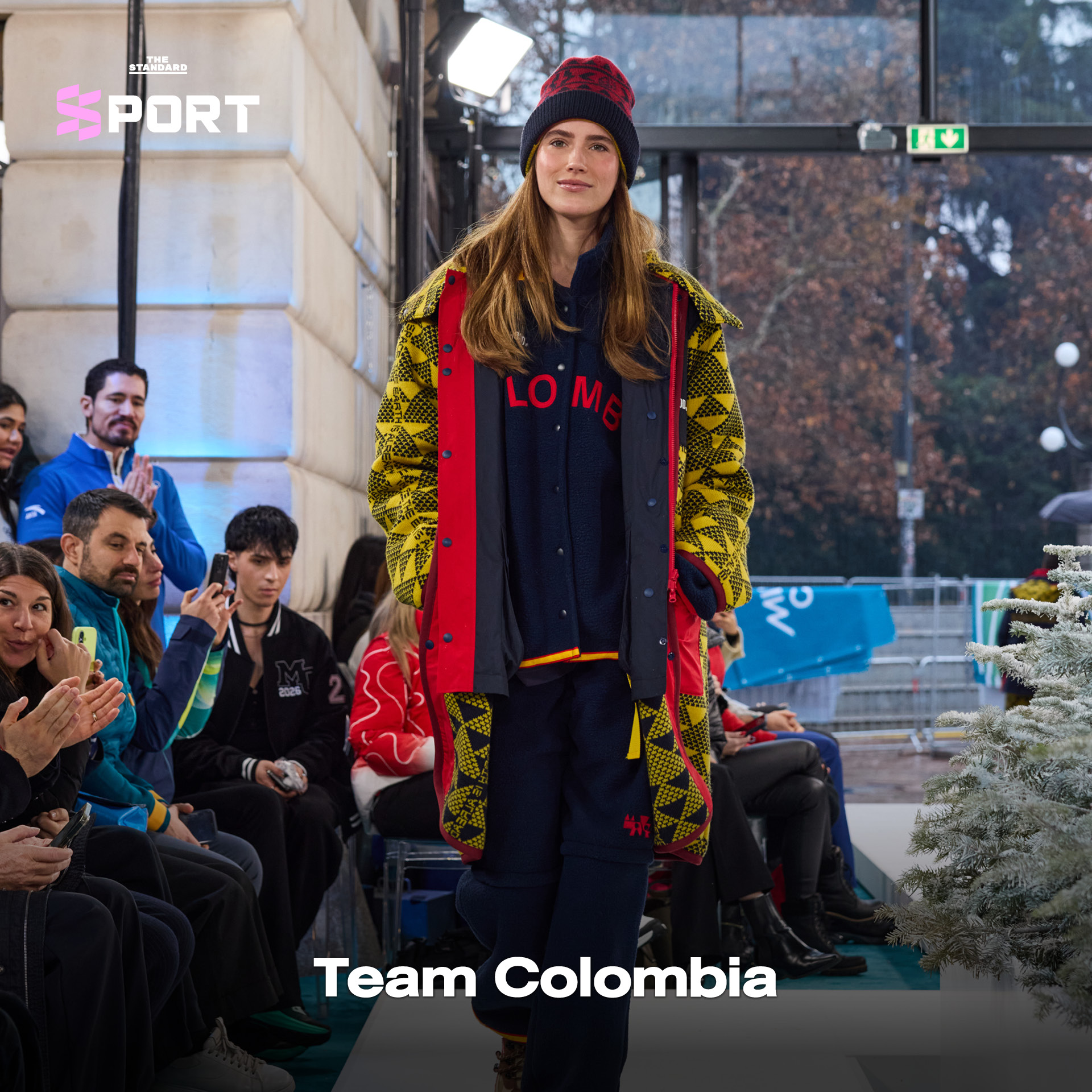 นางแบบและนายแบบสวมชุดกีฬาโอลิมปิกฤดูหนาวเดินแฟชั่นโชว์บนรันเวย์ 14