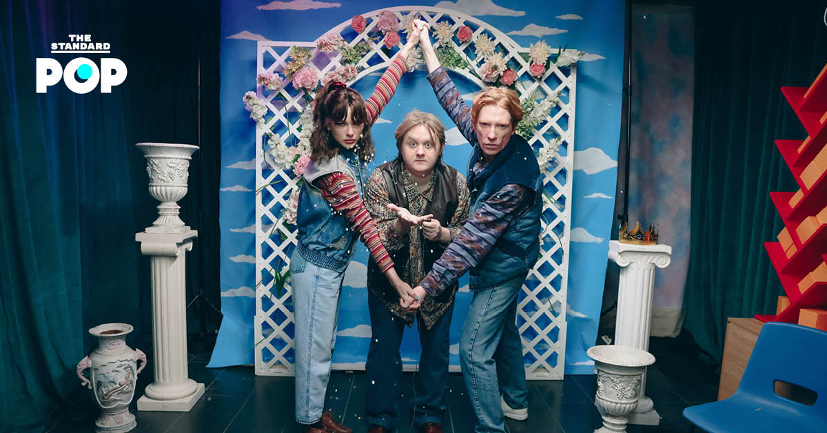 Taylor Swift ศิลปินระดับโลกในชุดสีสันสดใส