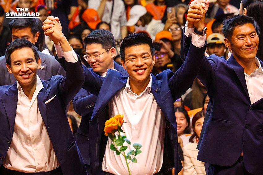 ภาพผู้นำพรรคส้ม 3 รุ่น ปราศรัยใหญ่ ปลุกประชาชนใช้สิทธิ์เลือกตั้งเพื่อเปลี่ยนการเมือง 3