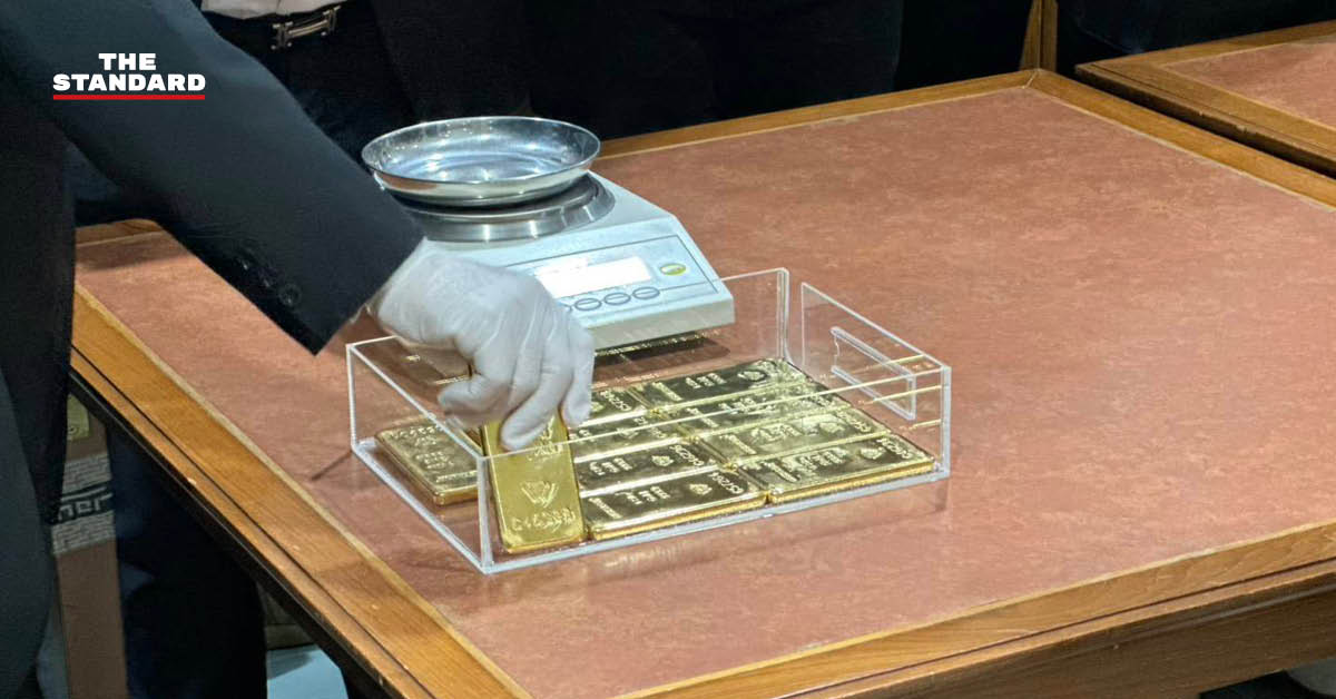 เจ้าหน้าที่ ป.ป.ช. ส่งมอบทองคำแท่งที่ยึดได้จากคดีอดีตอธิบดีกรมสรรพากร คืนสู่แผ่นดิน